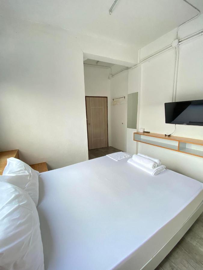 The Port Hostel Surat Thani Extérieur photo