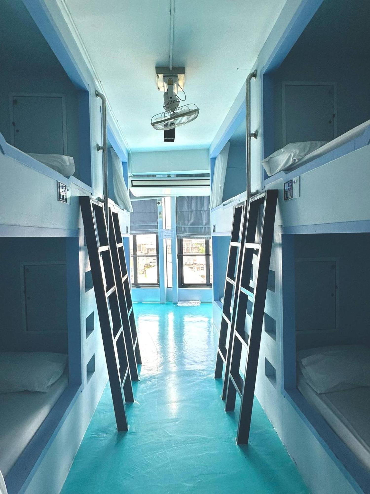 The Port Hostel Surat Thani Extérieur photo