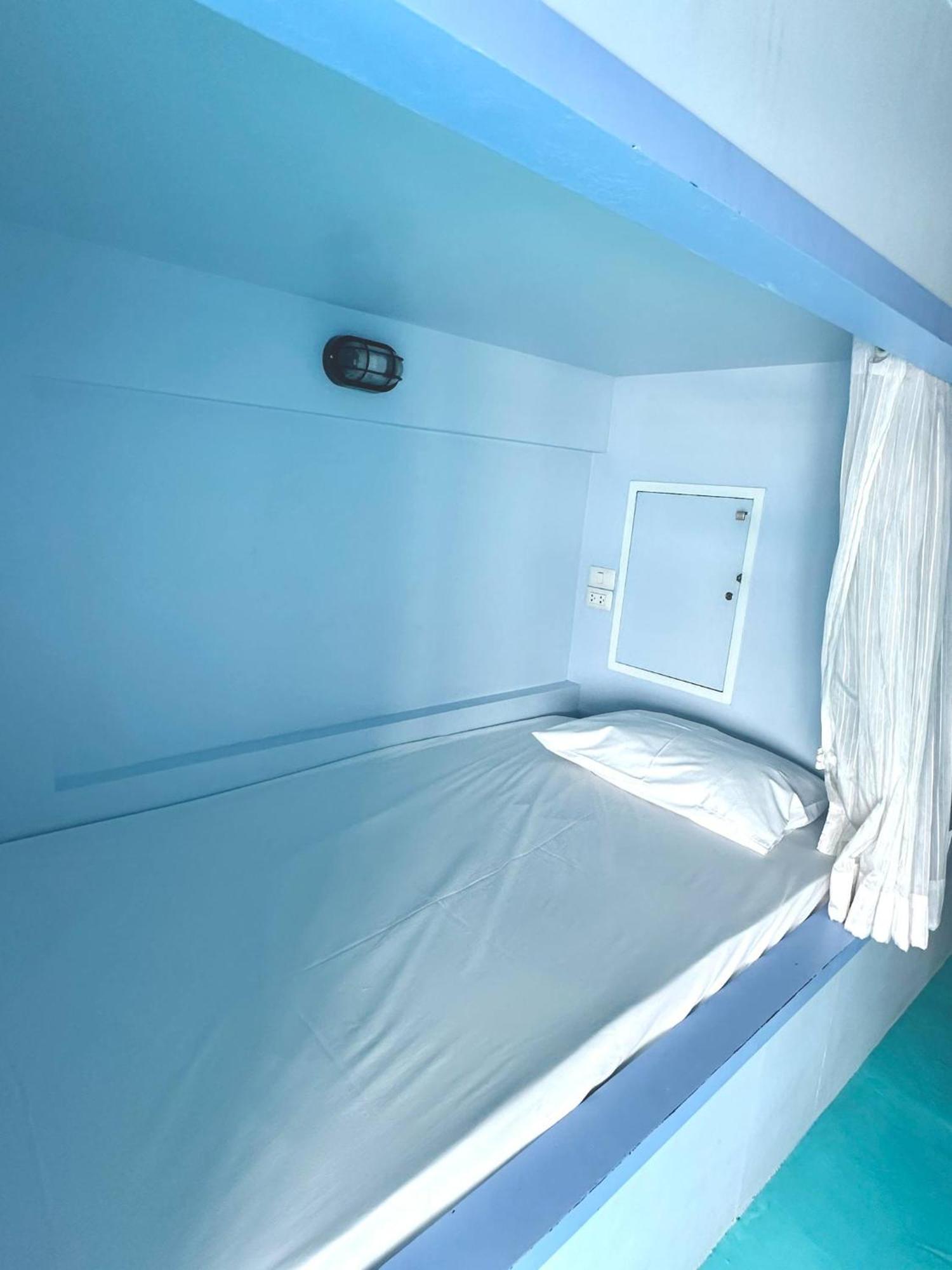The Port Hostel Surat Thani Extérieur photo