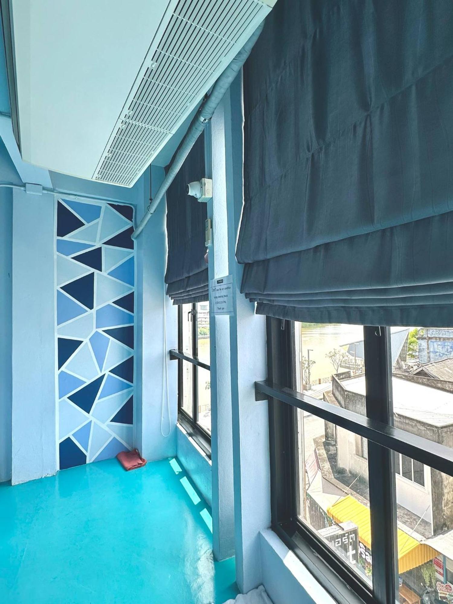 The Port Hostel Surat Thani Extérieur photo