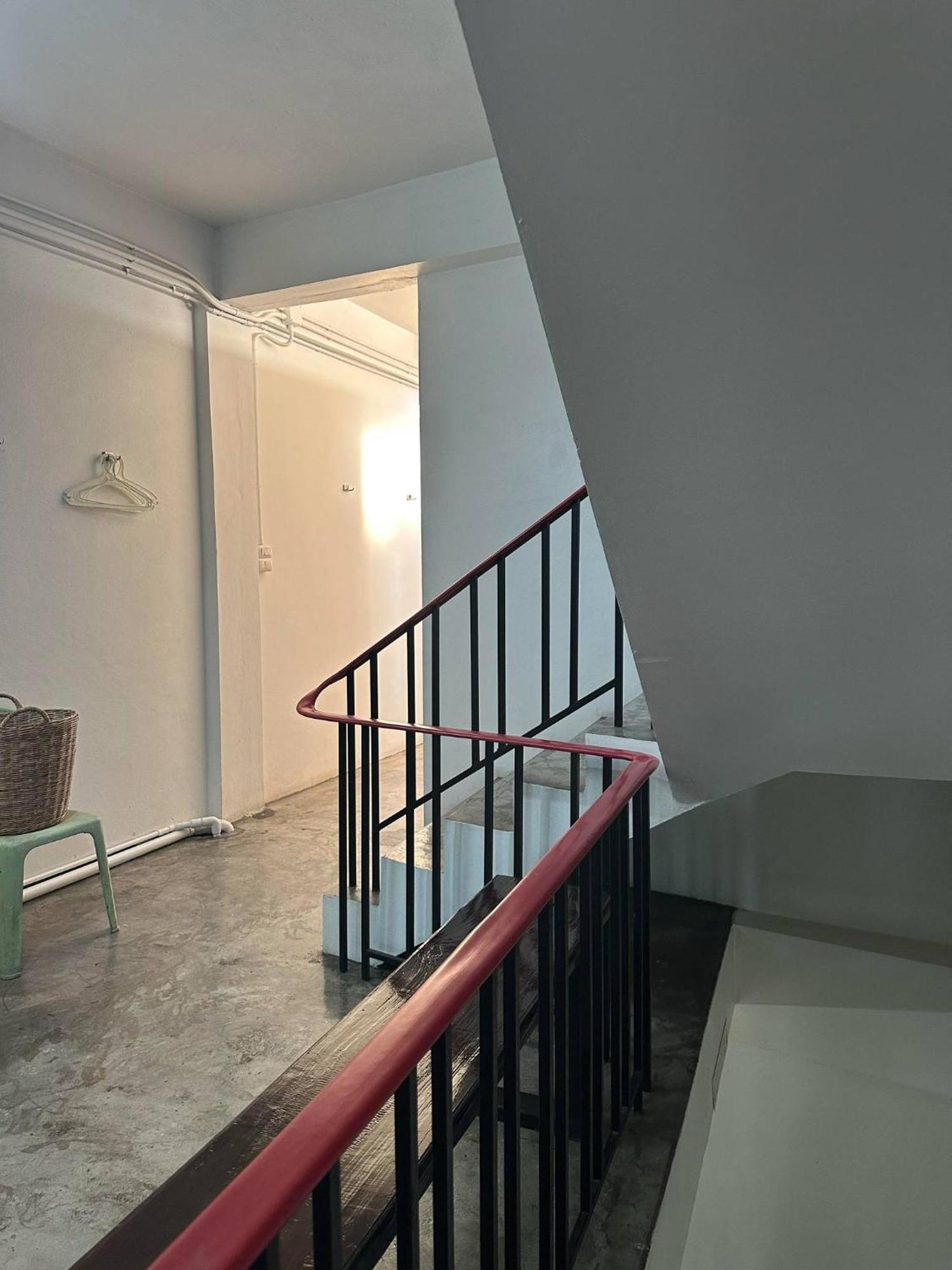 The Port Hostel Surat Thani Extérieur photo