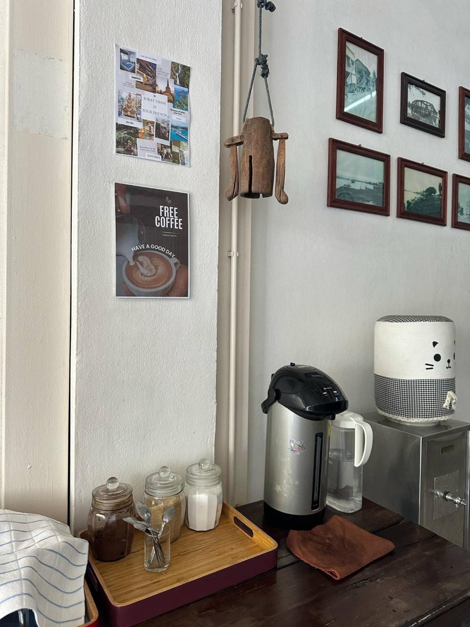 The Port Hostel Surat Thani Extérieur photo