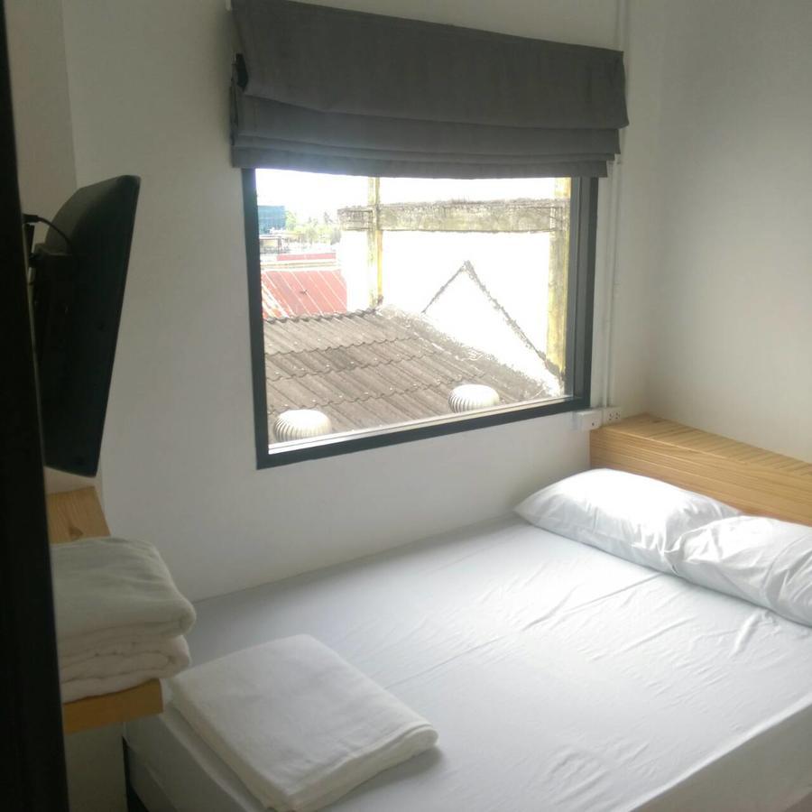 The Port Hostel Surat Thani Extérieur photo