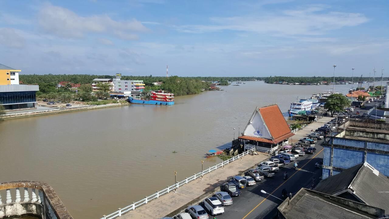 The Port Hostel Surat Thani Extérieur photo