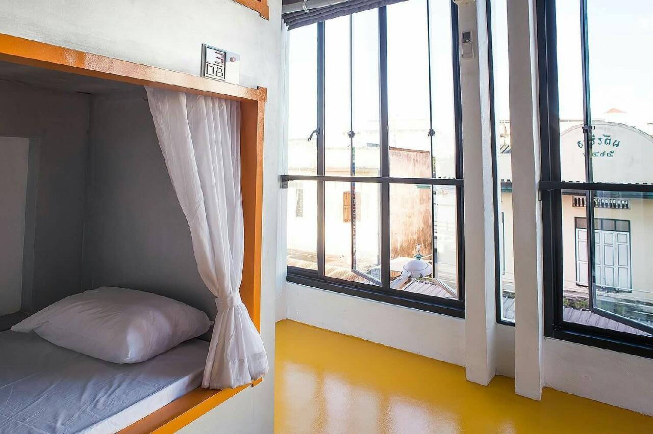 The Port Hostel Surat Thani Extérieur photo