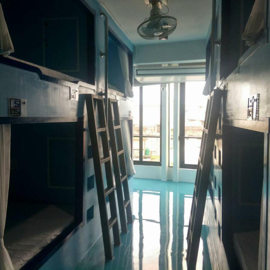 The Port Hostel Surat Thani Extérieur photo