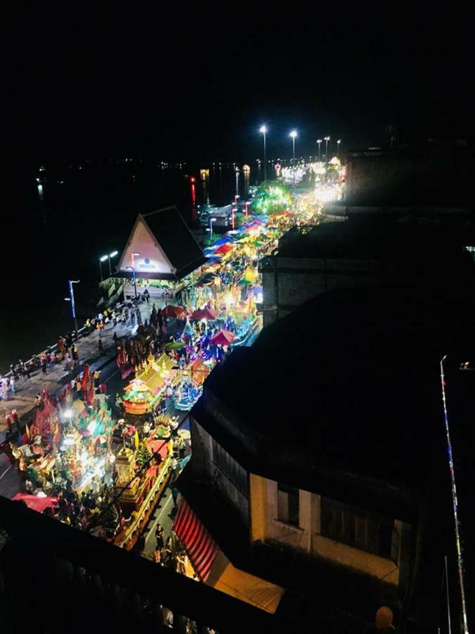 The Port Hostel Surat Thani Extérieur photo
